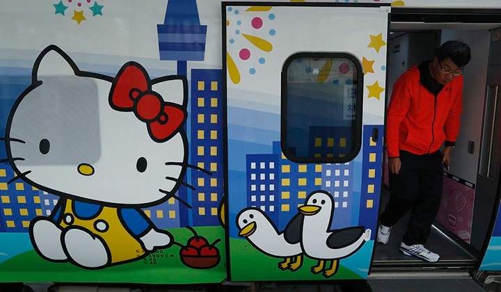 El-tren-tematico-de-hello-kitty-en-taiwan-7