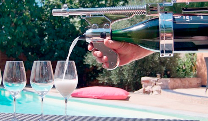 La-ametralladora-de-champagne-perfecta-para-las-fiestas-de-este-verano-copa