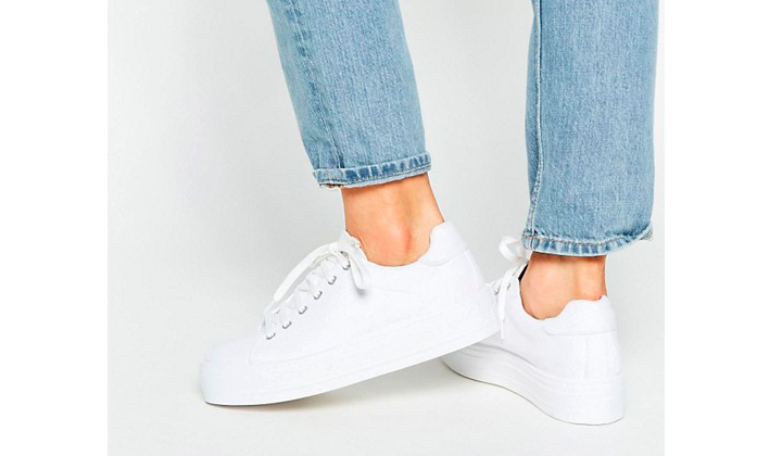 las-sneakers-blancas-la-nueva-joya-del-street-style-a