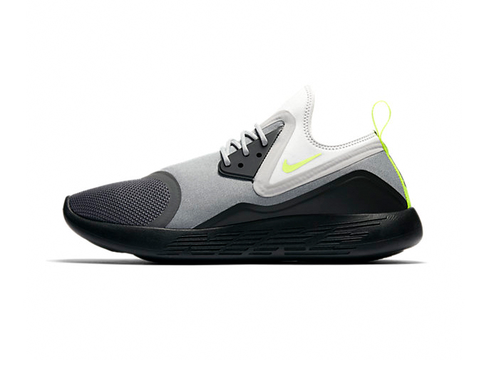 Nike LunarCharge Essential BS «Black Volt 95»